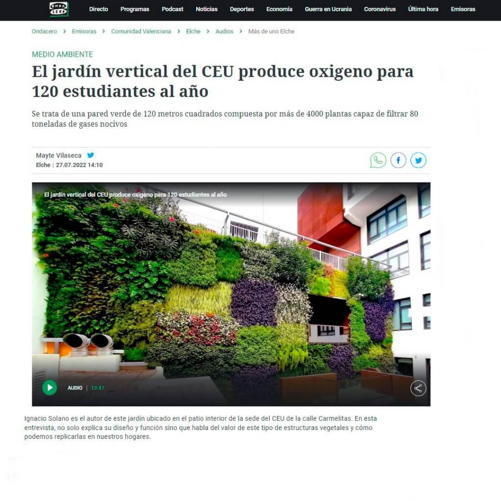 El jardín vertical del CEU produce oxígeno para 120 estudiantes al año
